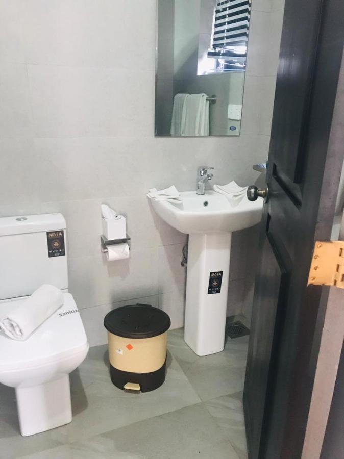 3R Resort Negombo Bagian luar foto