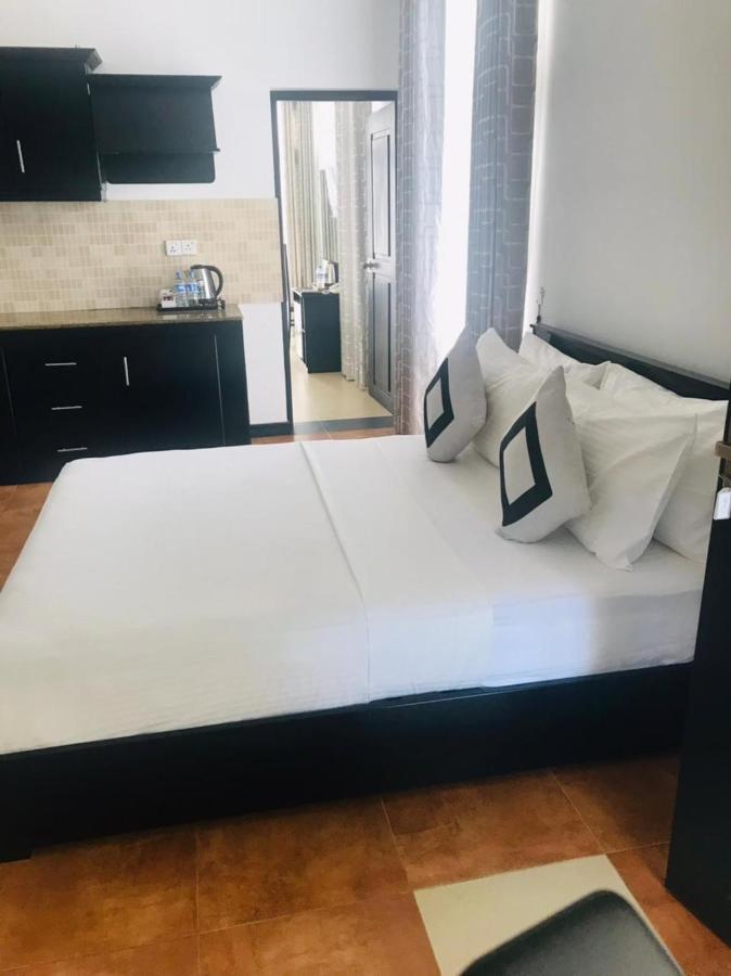 3R Resort Negombo Bagian luar foto