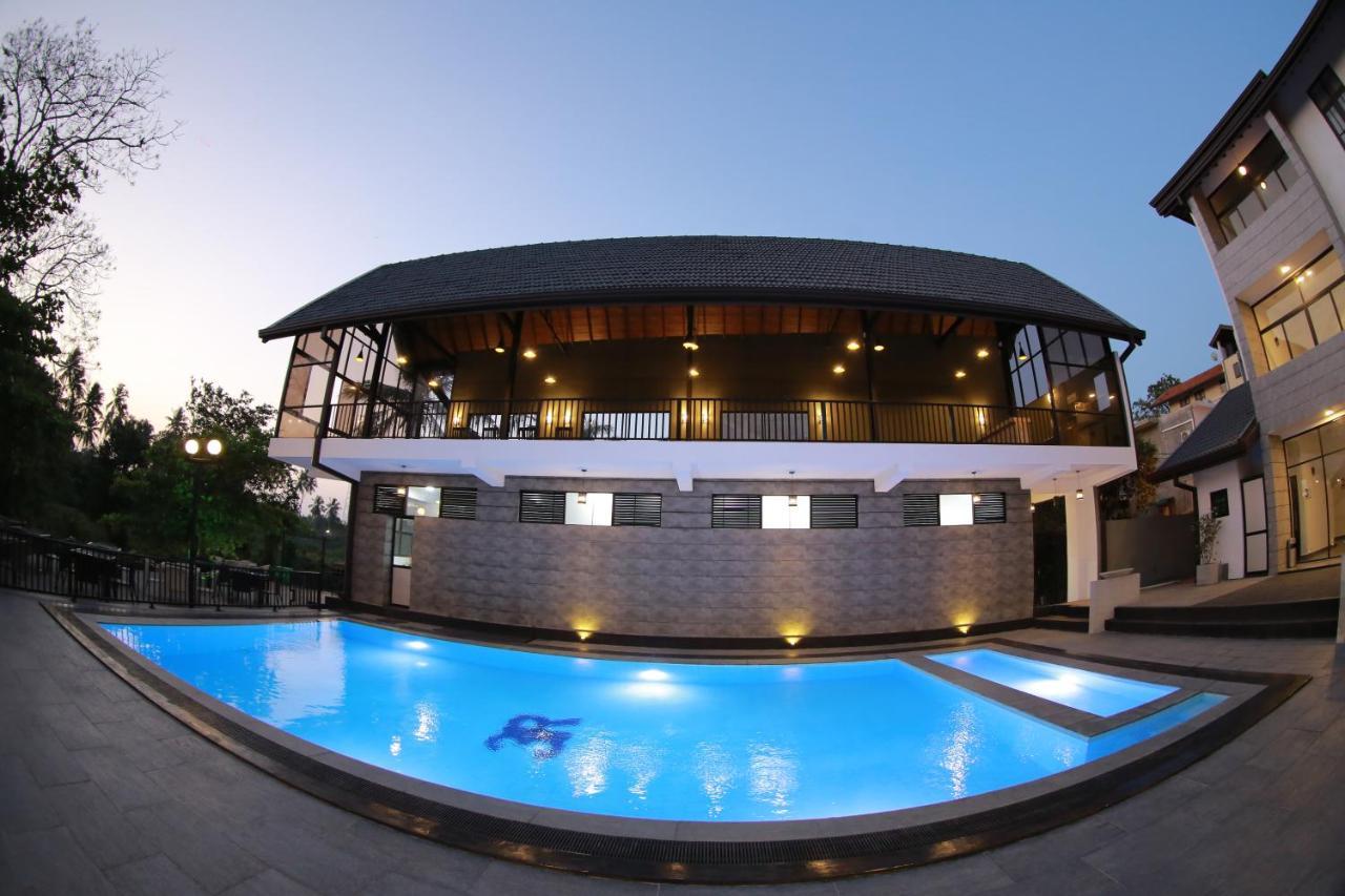 3R Resort Negombo Bagian luar foto