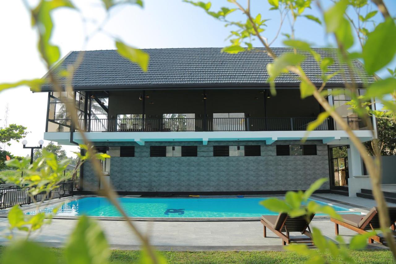 3R Resort Negombo Bagian luar foto