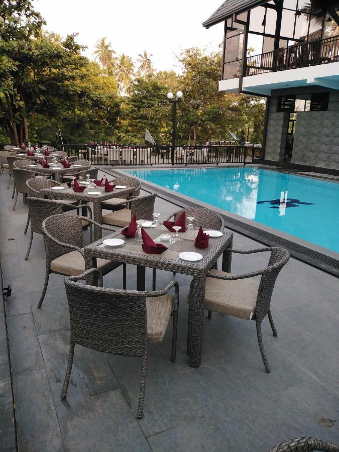 3R Resort Negombo Bagian luar foto