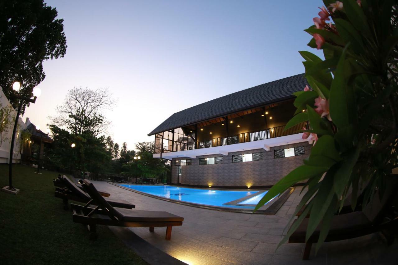 3R Resort Negombo Bagian luar foto