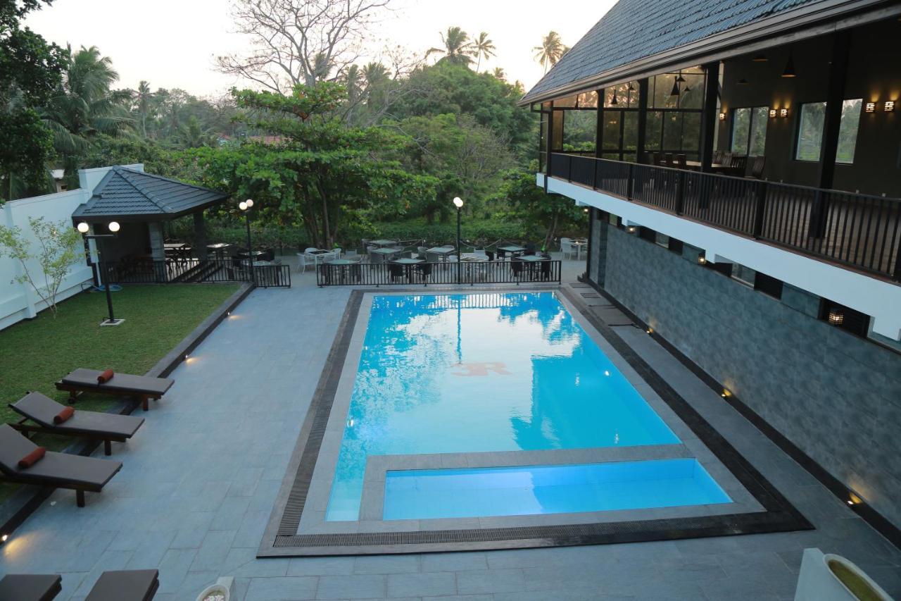 3R Resort Negombo Bagian luar foto