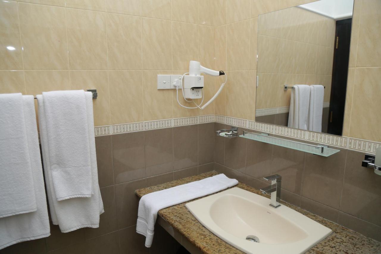 3R Resort Negombo Bagian luar foto